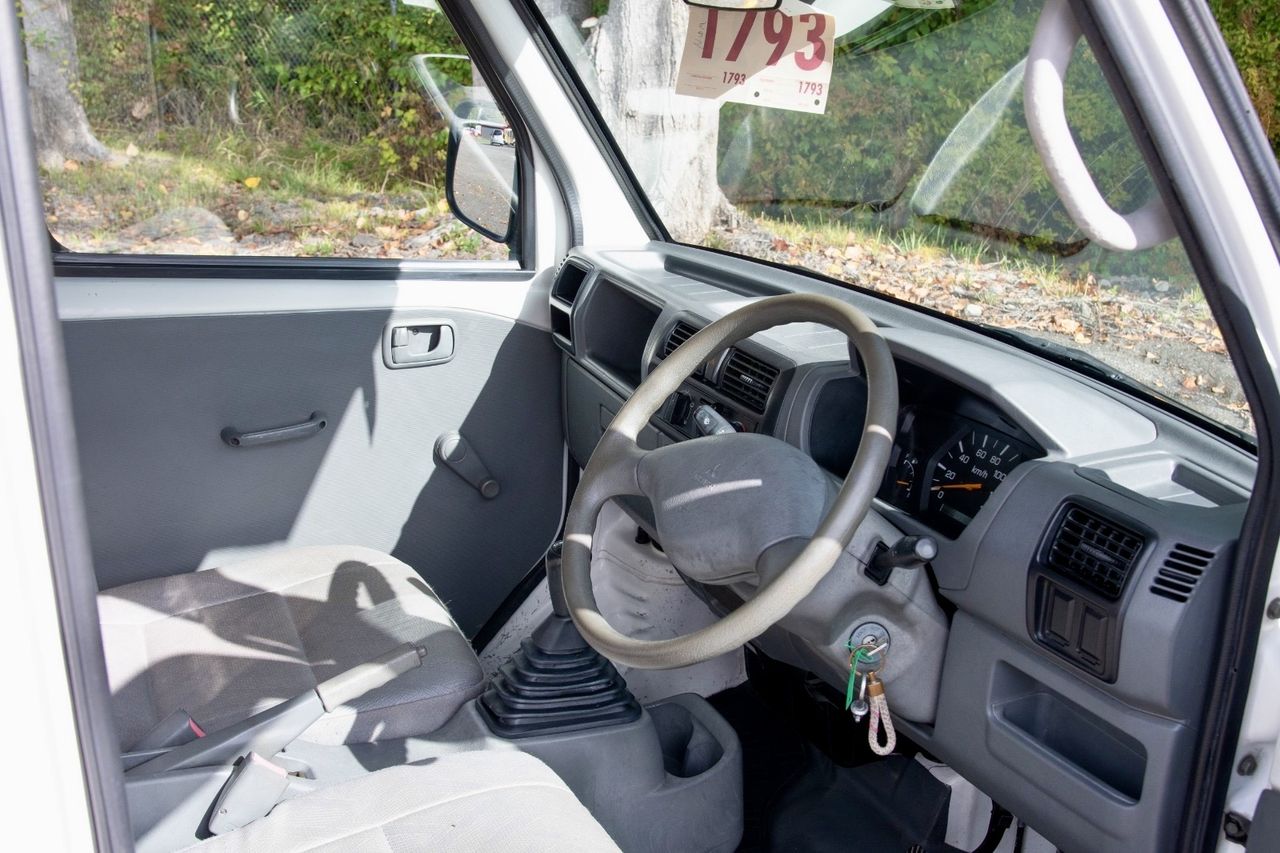 2001 Mitsubishi Minicab EFI Food Truck w/ Dual Windows, AC, PS, 5MT