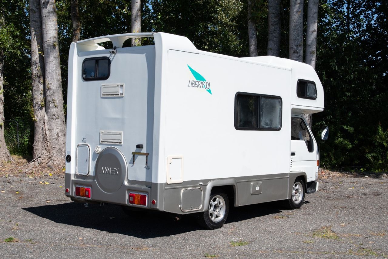 1998 Toyota Camroad  Liberty 5.0 Camper RWD, Fully Loaded, Auto