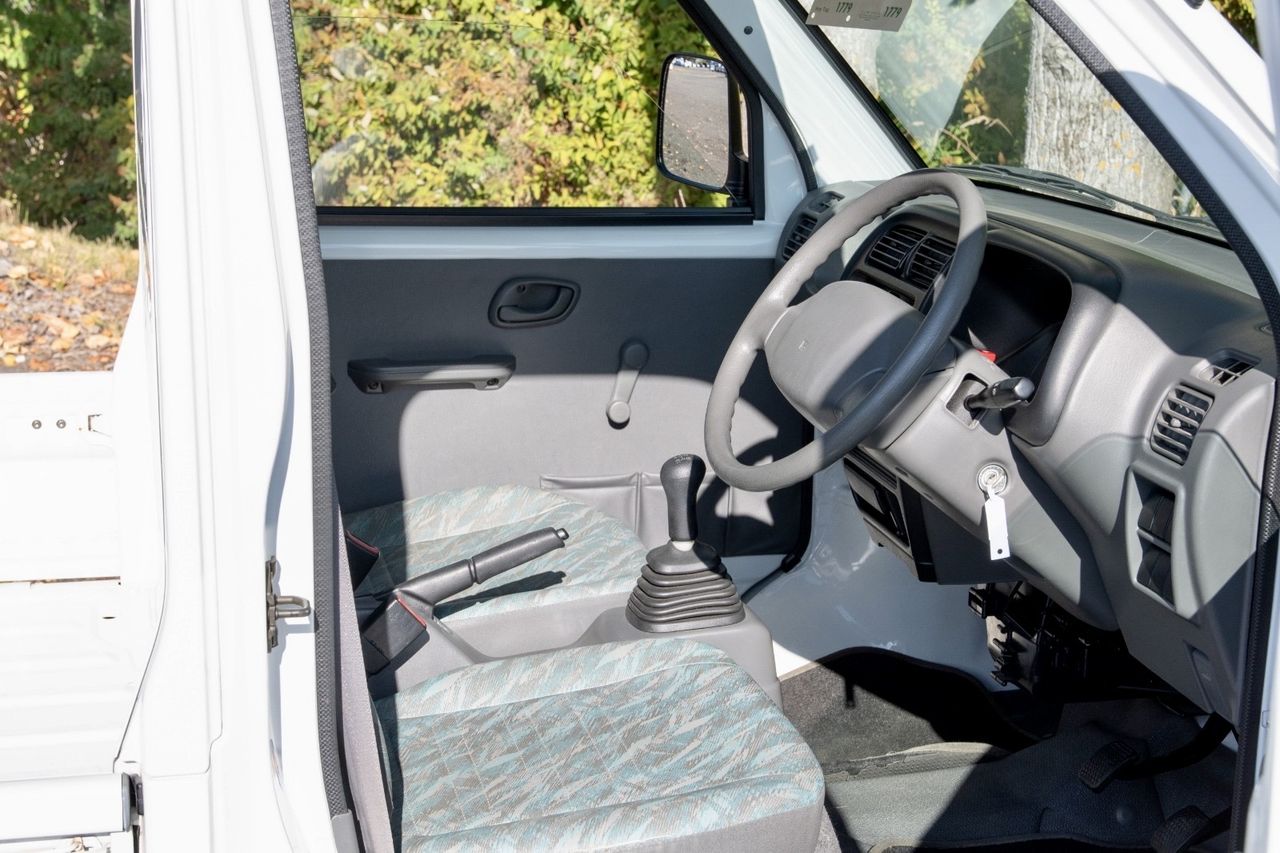 2001 Suzuki Carry EFI 2WD, 5MT, Like New ONLY 1600 Miles!