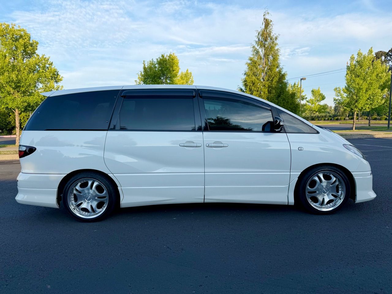 2000 Toyota Estima 3.0 Aeras FWD, 18” Wheels, Kakimoto Exhaust, Auto