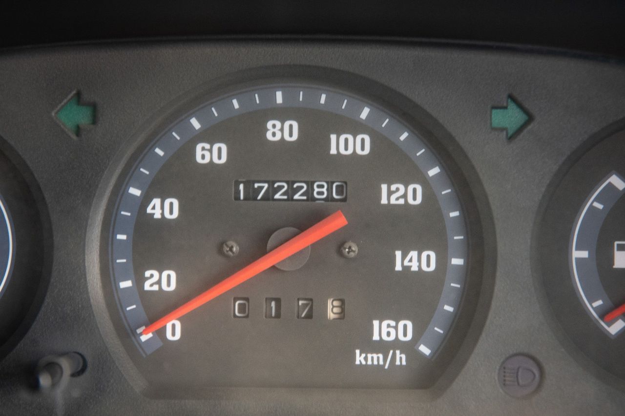 2001 Daihatsu Atrai 7 EFI 1.3L 4WD, PW, PL, PS, AC, 7 Passenger, 5MT