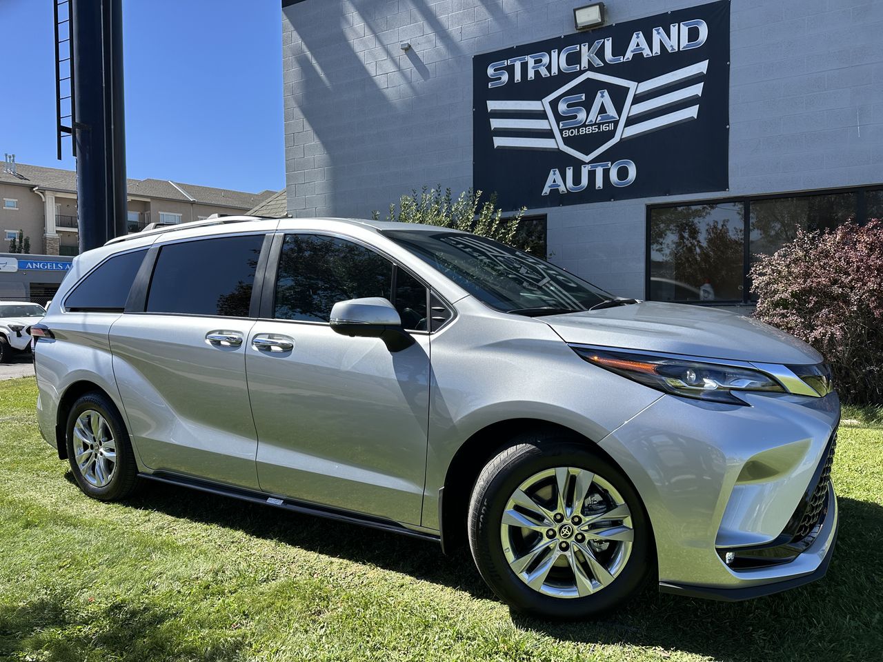 2025 Toyota Sienna Platinum 7-Passenger AWD