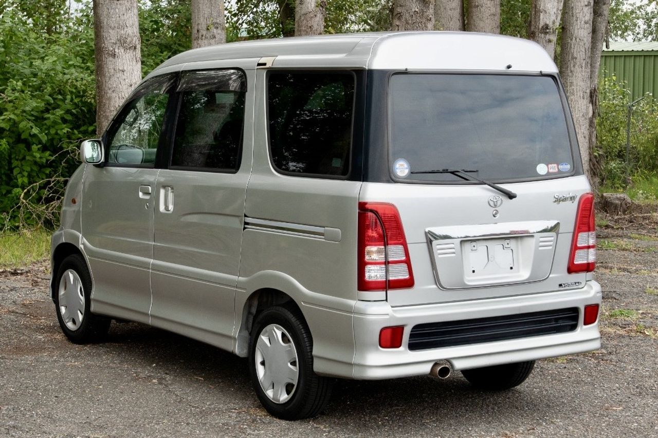 2001 Toyota Sparky X RWD, PS, PW, PL, AC, Airbags, 7 Pass, Auto