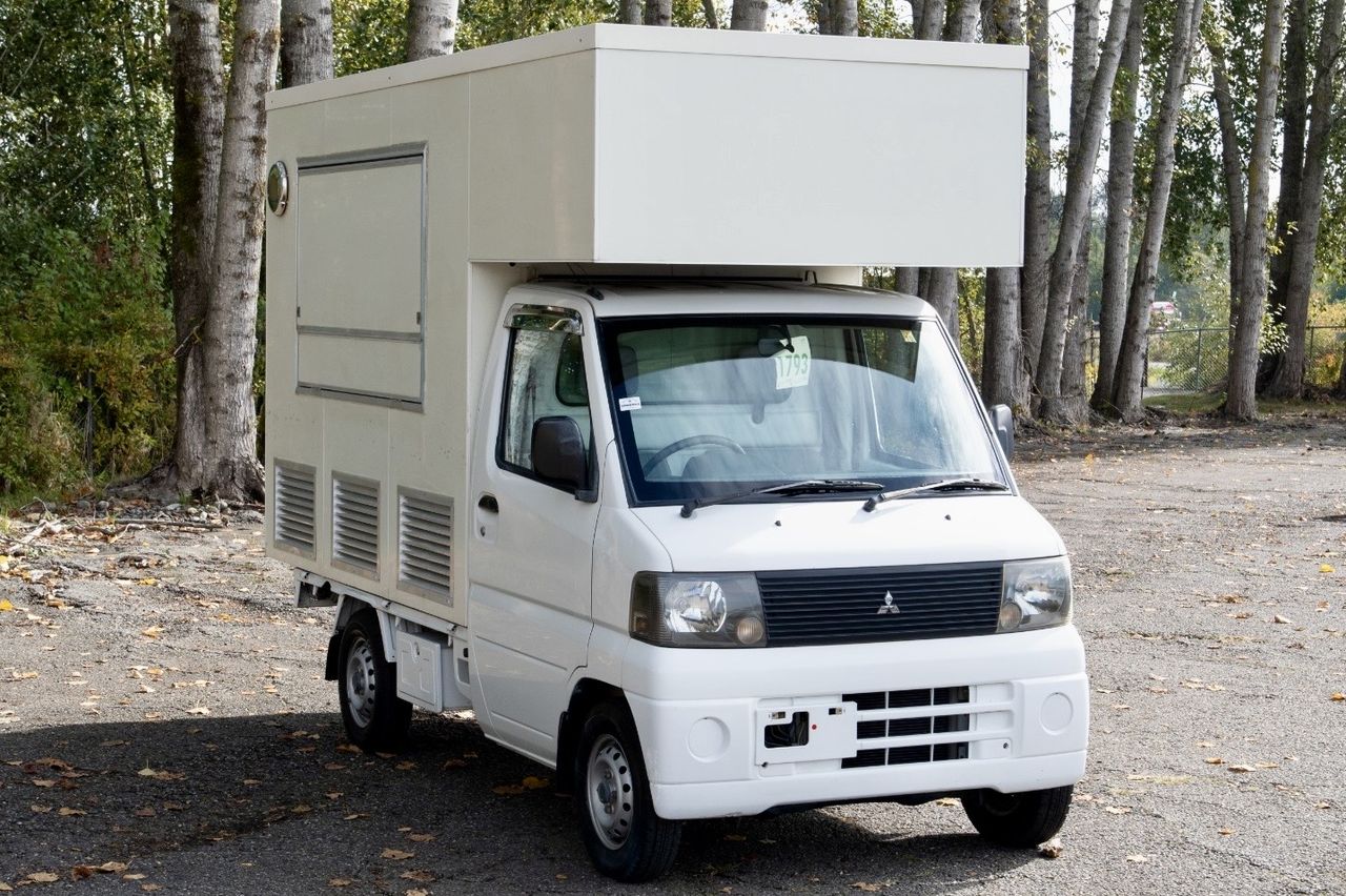 2001 Mitsubishi Minicab EFI Food Truck w/ Dual Windows, AC, PS, 5MT