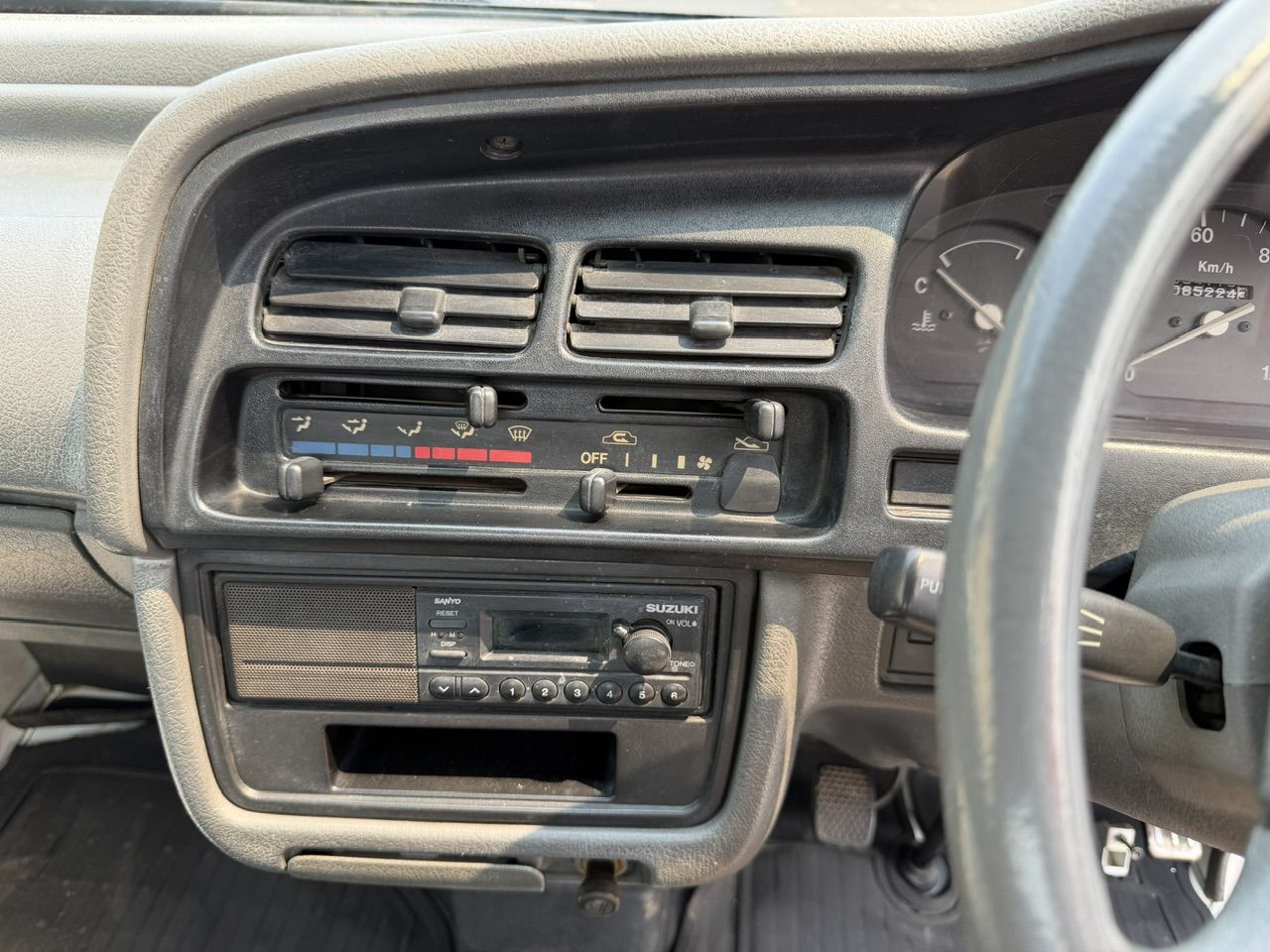 1998 Suzuki Carry Deep Dump 4WD, 2Hi-4Hi-EL Gear, 5MT, Like New!
