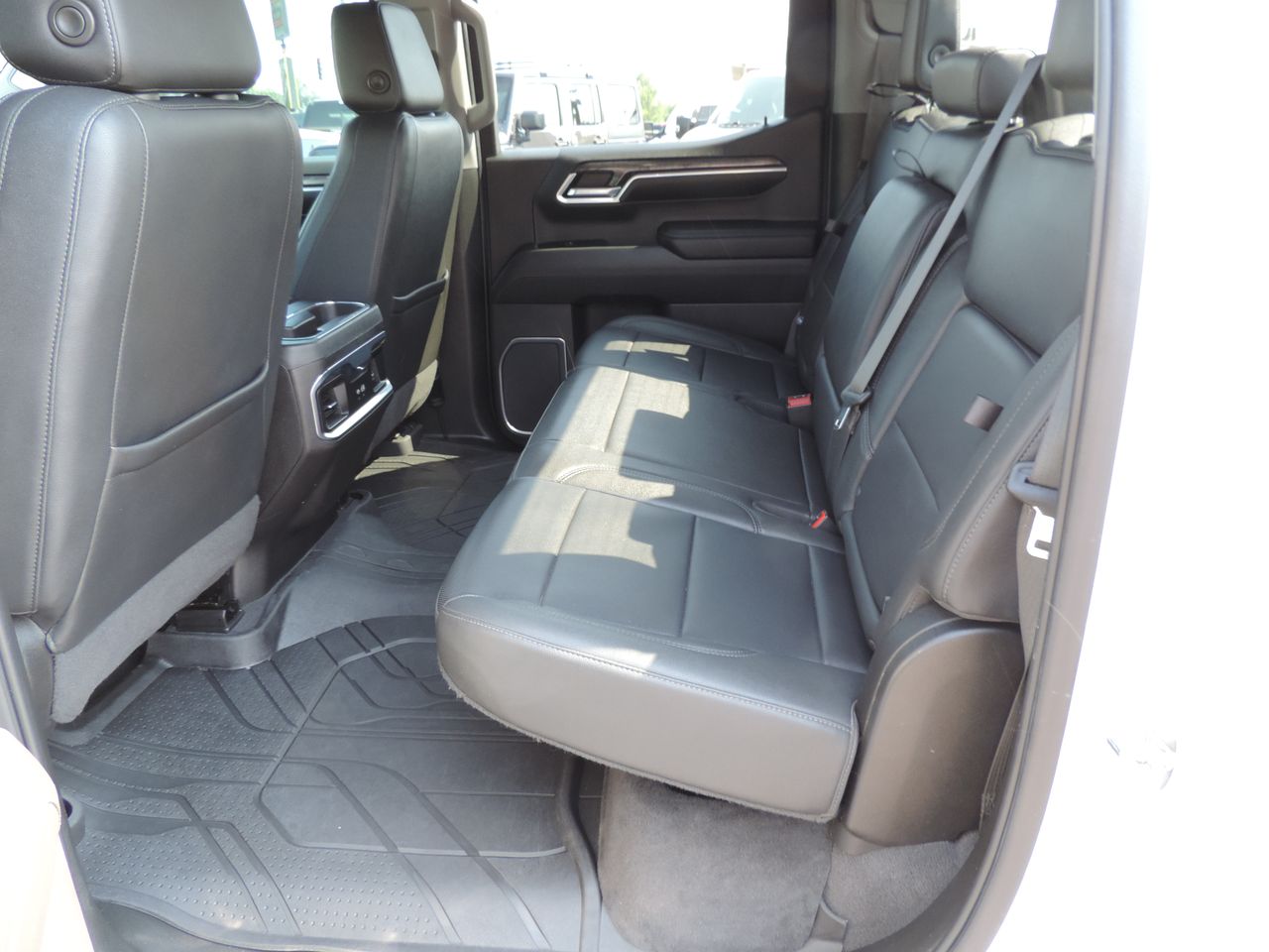 2022 Chevrolet Silverado 1500 LTZ Crew Cab 4WD