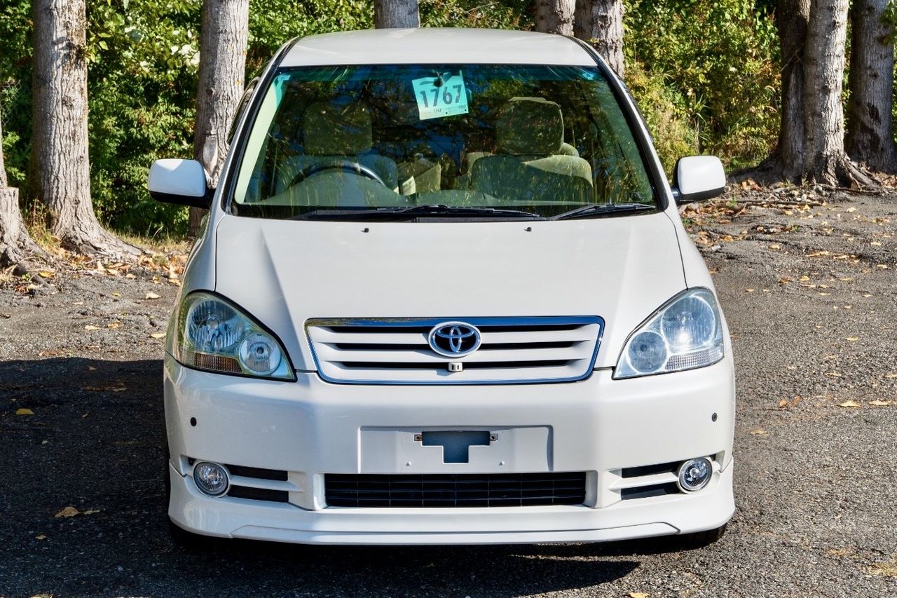 2001 Toyota Ipsum 4WD, 3 Row 7 Passenger, Fully Loaded, Automatic
