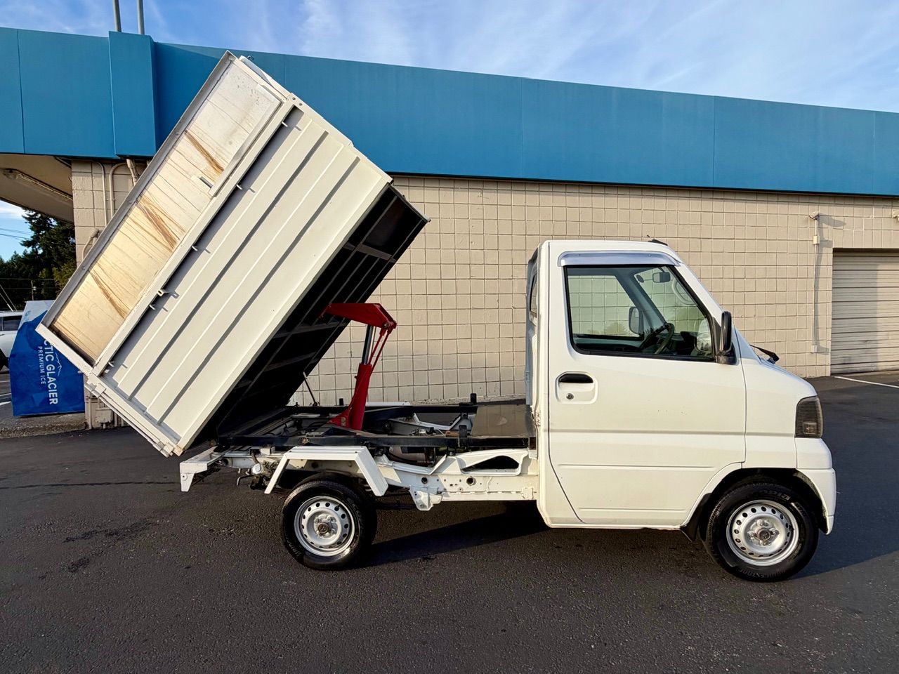 2001 Mitsubishi Minicab HD Deep Dump 4WD, 2Hi-4Hi-4Lo, PS, AC, 5MT