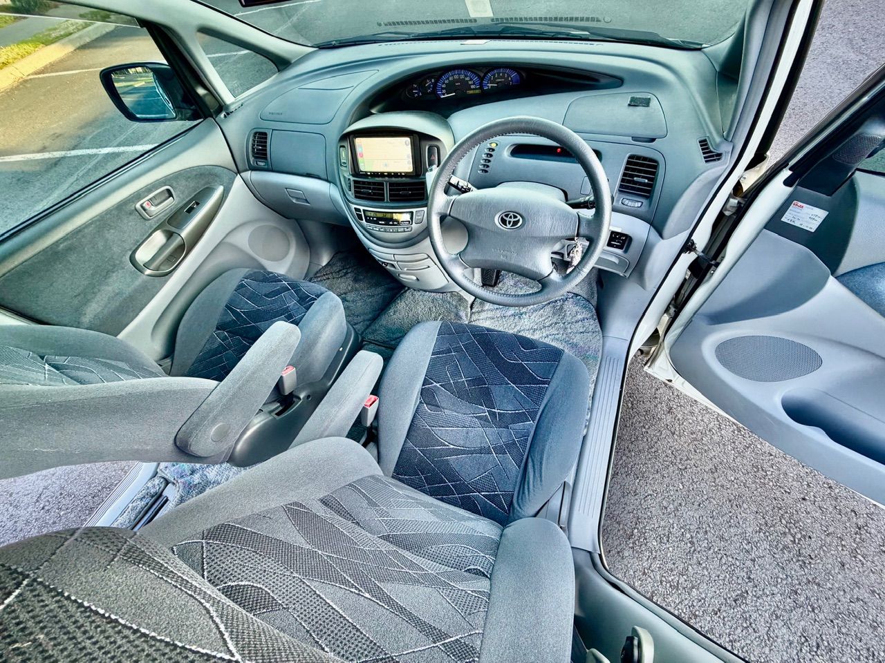 2000 Toyota Estima 3.0 Aeras FWD, 18” Wheels, Kakimoto Exhaust, Auto