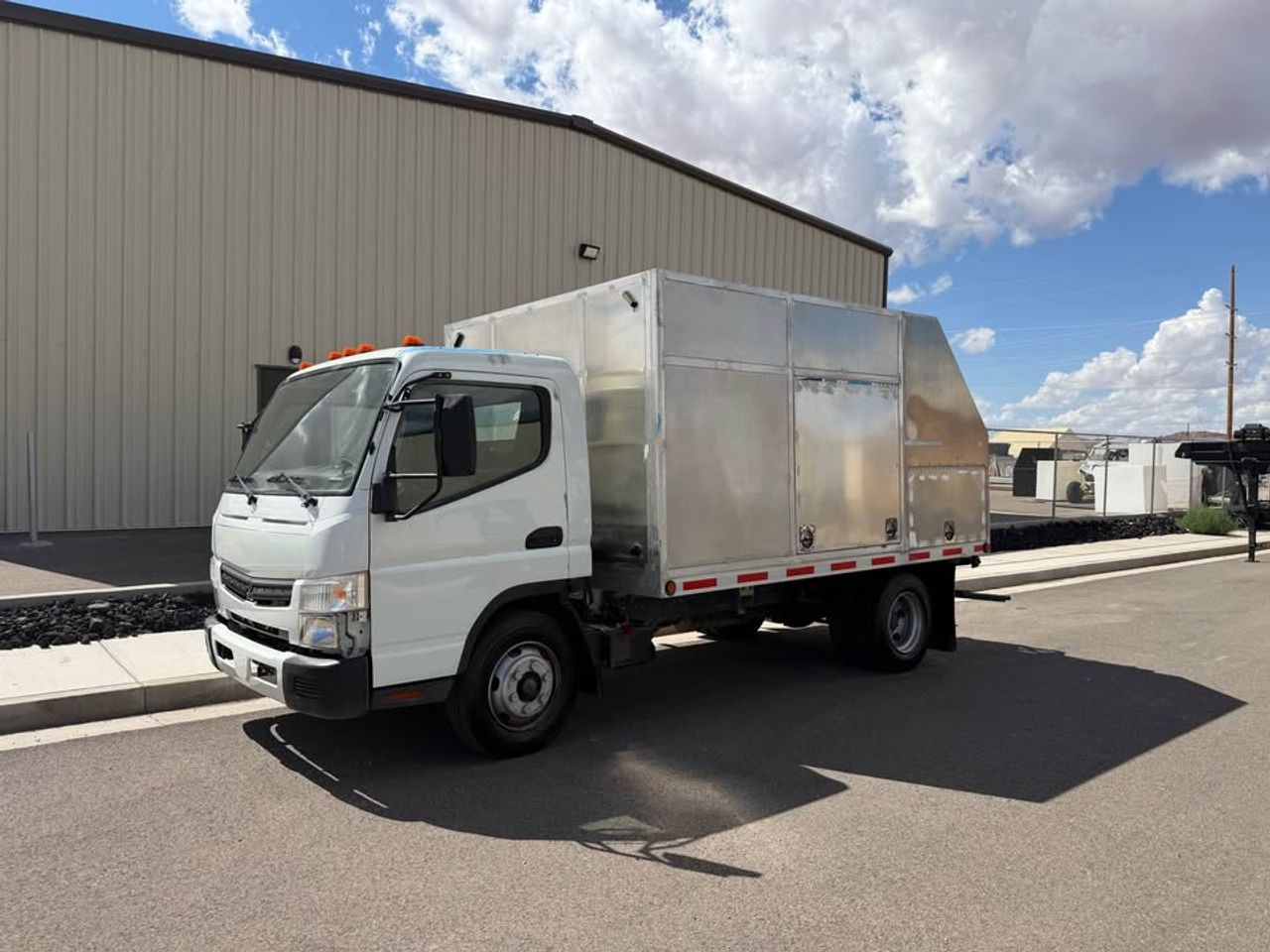 2020 Mitsubishi Fuso FEC72S Trash Can Cleaning Truck