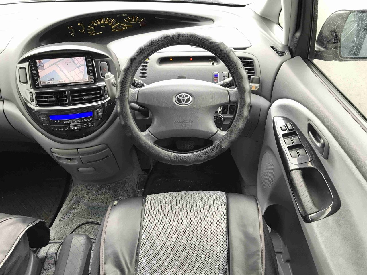2001 Toyota Estima JDM car for sale — photo 3 of 3