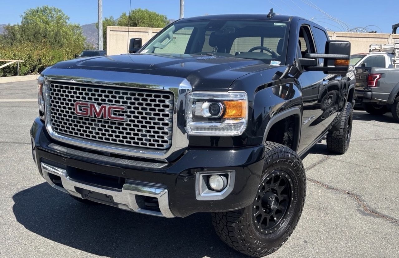 2016 GMC Sierra 2500HD Denali Crew Cab 4WD