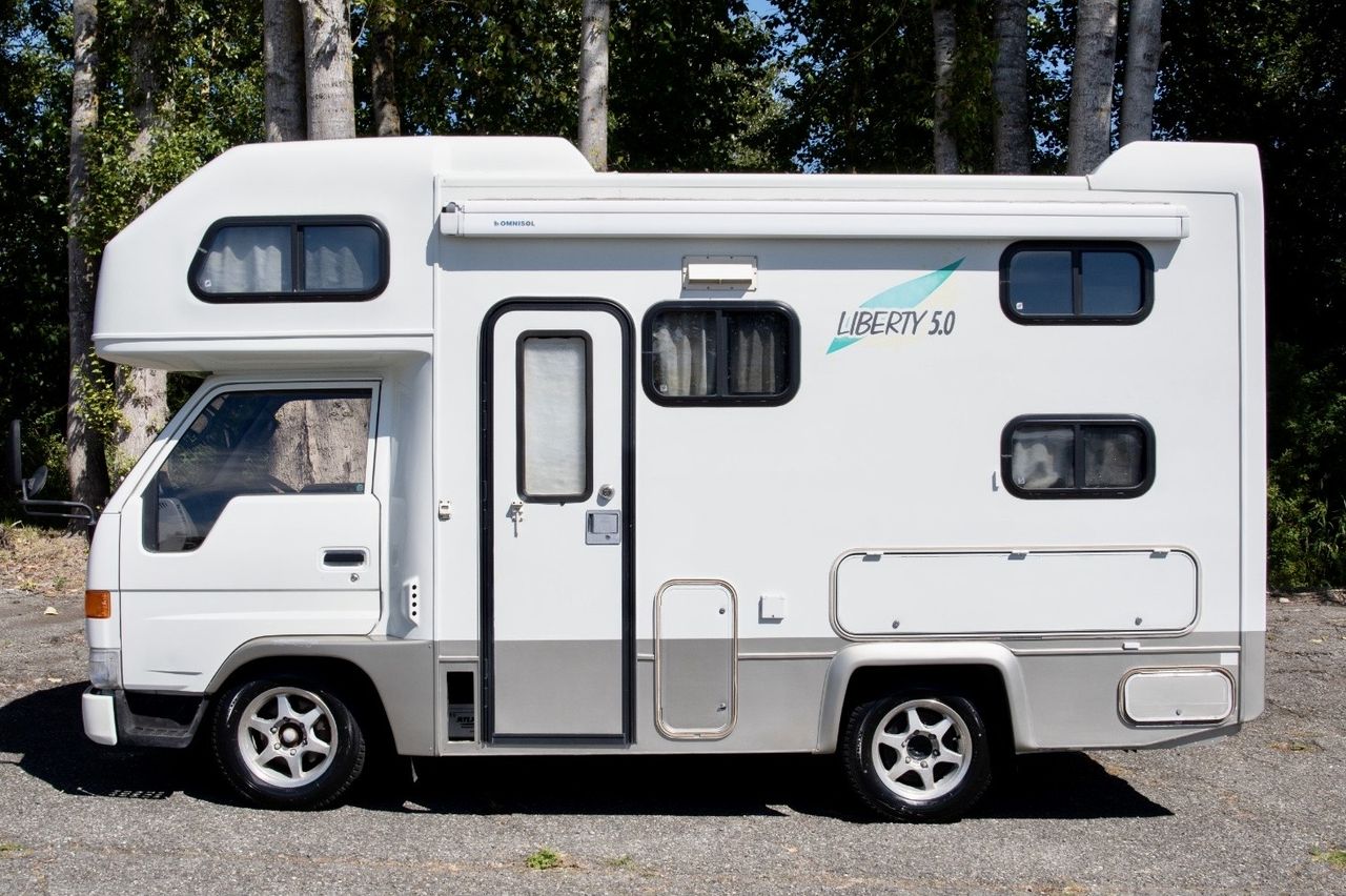 1998 Toyota Camroad  Liberty 5.0 Camper RWD, Fully Loaded, Auto