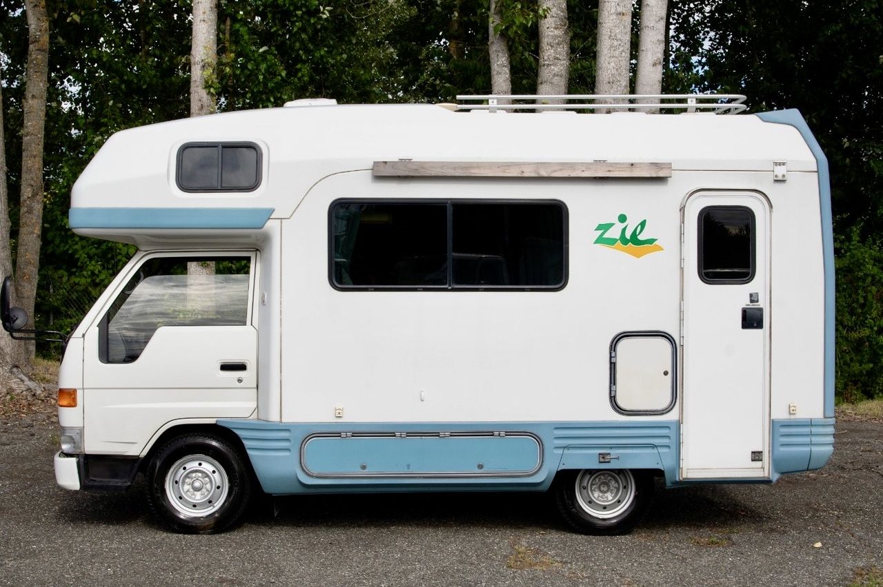 2000 Toyota Camroad  ZiL Camper RWD, Fully Loaded, Automatic