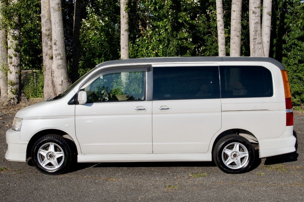 2001 Honda Step Wgn  Modullo Aero Kit Type K, 4WD, Sunroofs, Auto