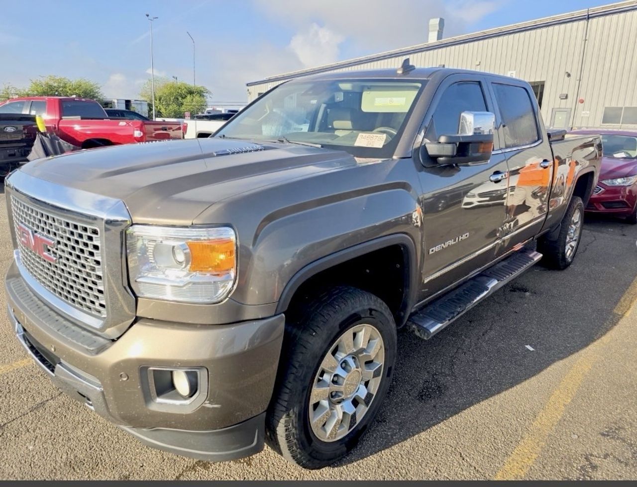 2015 GMC Sierra 2500HD Denali Crew Cab 4WD