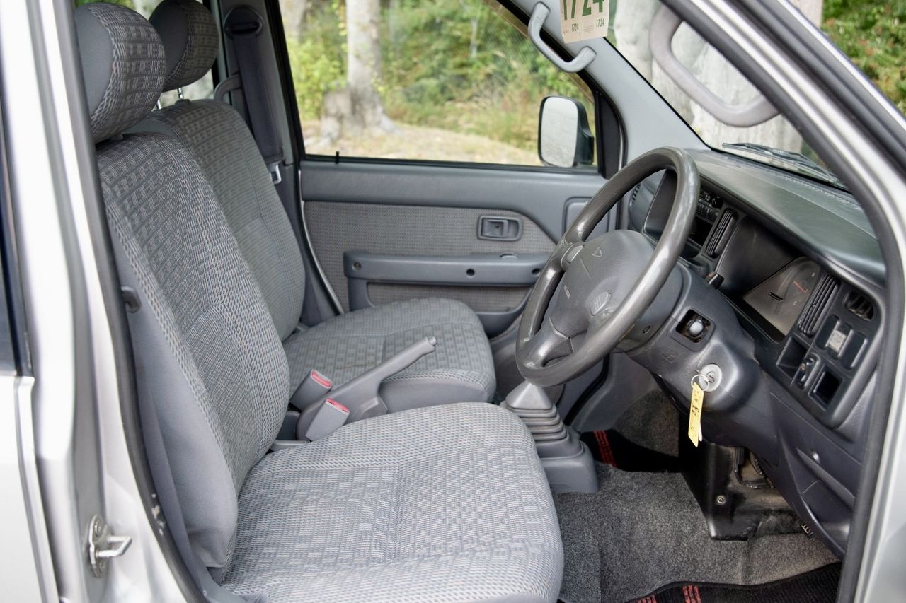 2001 Daihatsu Atrai 7 EFI 1.3L 4WD, PW, PL, PS, AC, 7 Passenger, 5MT