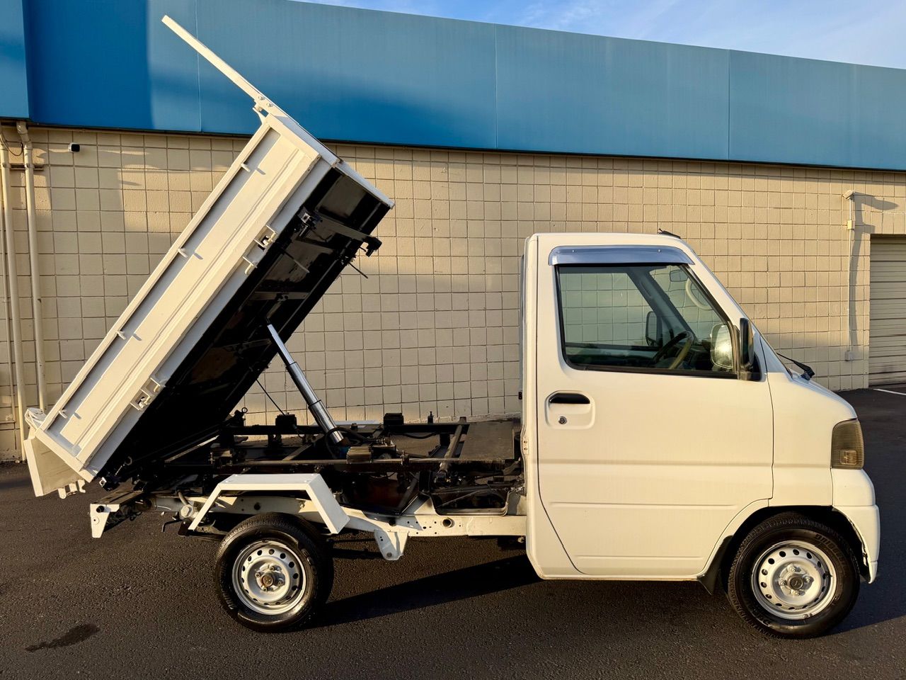2001 Nissan Clipper HD Dump 3-Way, 4WD, 2Hi-4Hi, AC, PS, Auto, Rare!