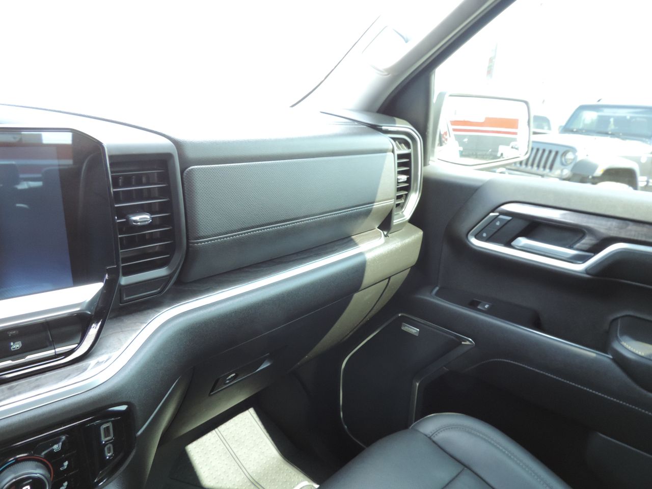 2022 Chevrolet Silverado 1500 LTZ Crew Cab 4WD