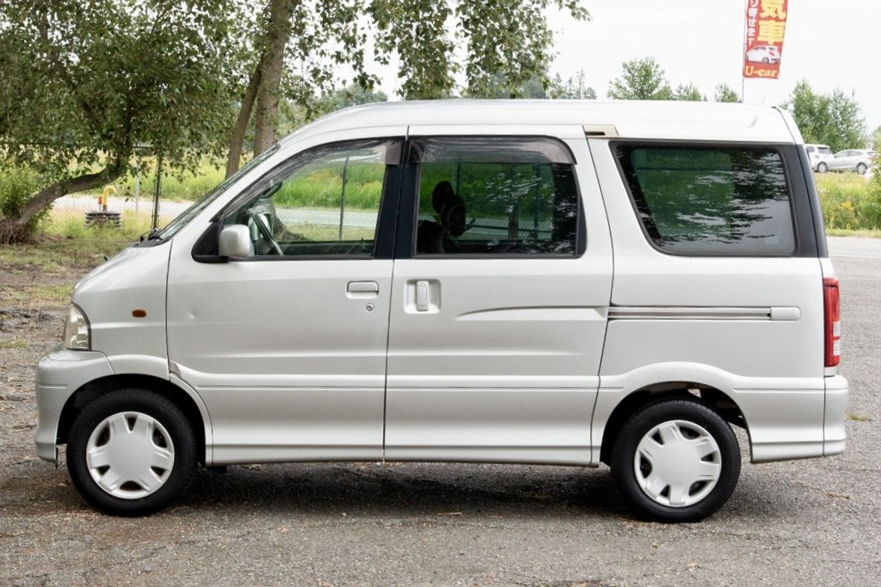 2001 Toyota Sparky X RWD, PS, PW, PL, AC, Airbags, 7 Pass, Auto