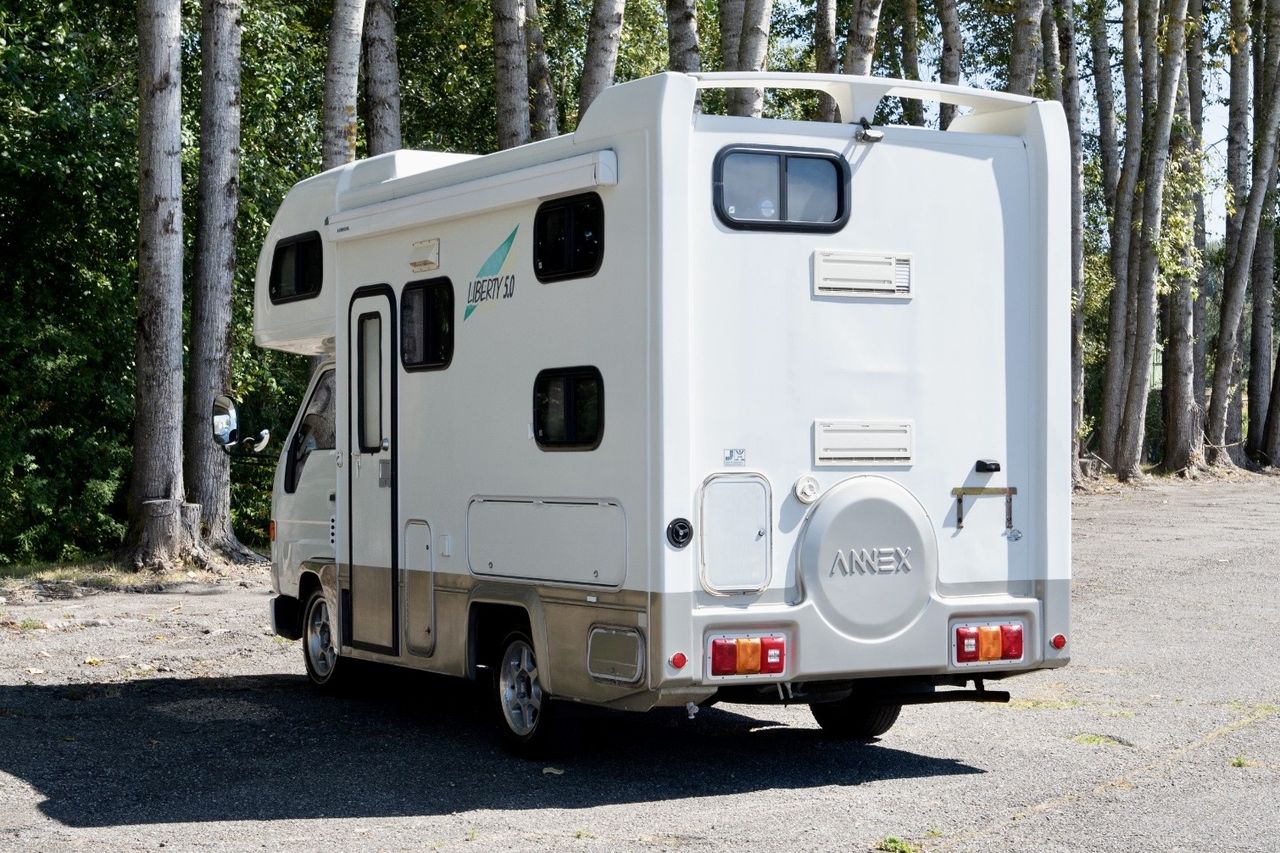 1998 Toyota Camroad  Liberty 5.0 Camper RWD, Fully Loaded, Auto