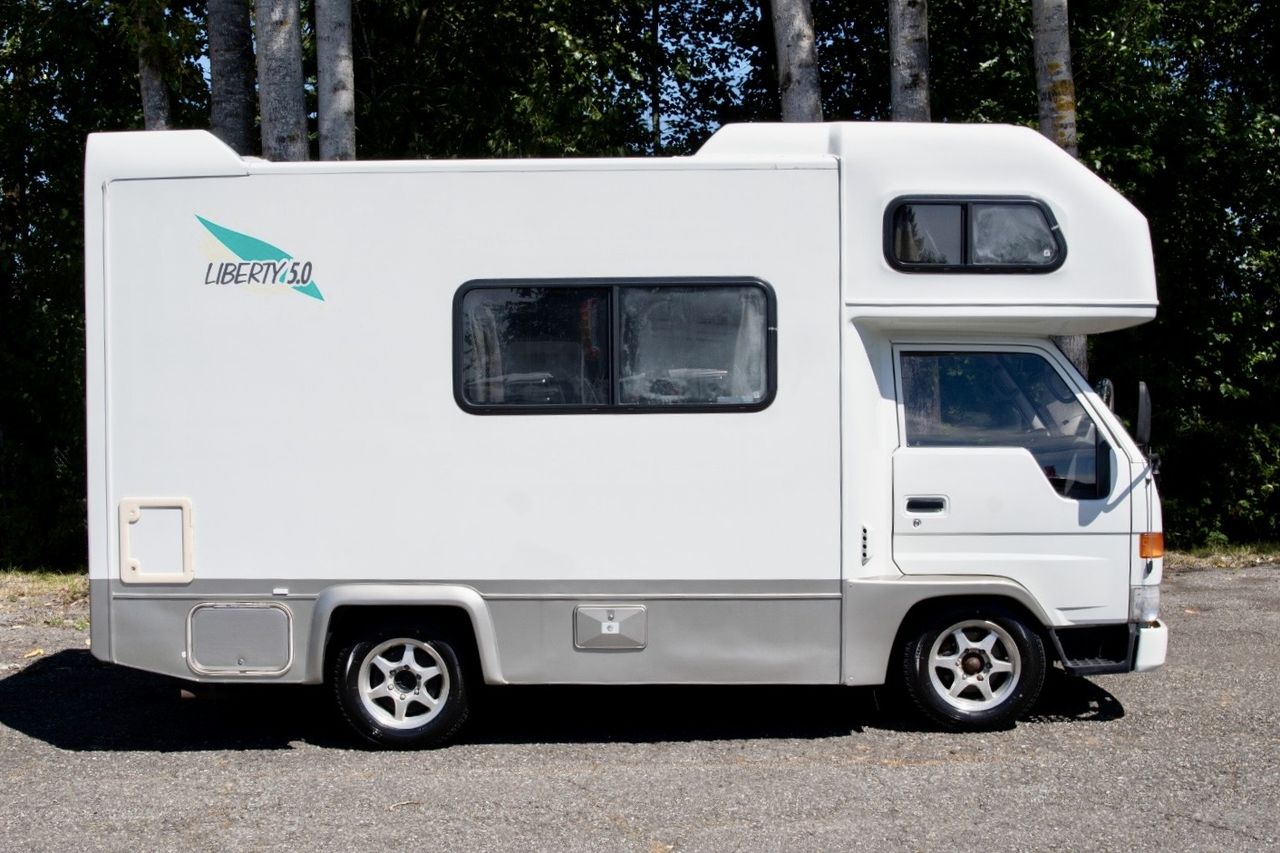 1998 Toyota Camroad  Liberty 5.0 Camper RWD, Fully Loaded, Auto