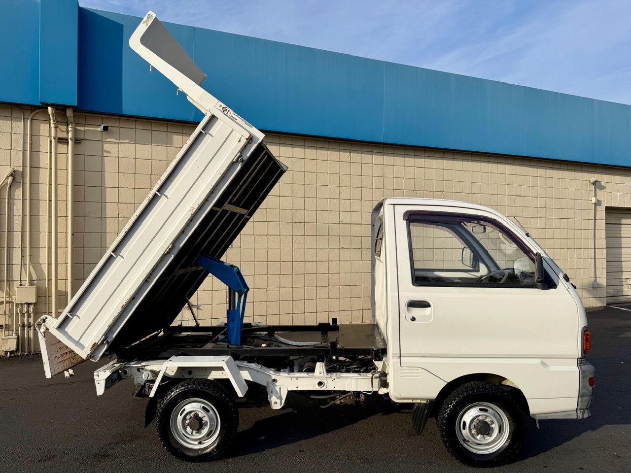 1995 Mitsubishi Minicab PTO HD Dump 4WD, 2Hi-4Hi-4Lo, PS, 5MT, LSD