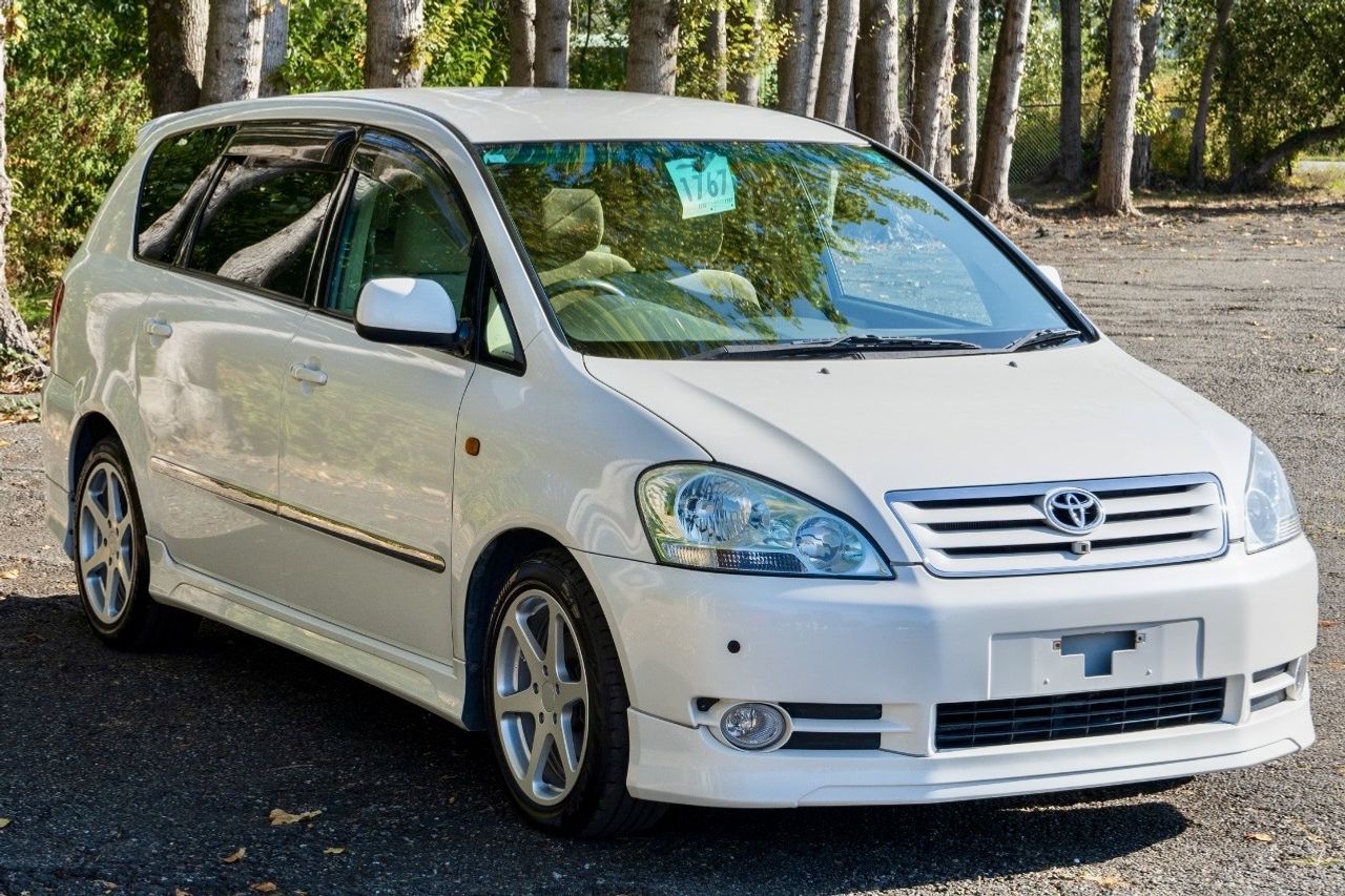 2001 Toyota Ipsum 4WD, 3 Row 7 Passenger, Fully Loaded, Automatic