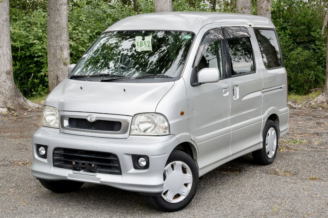 2001 Toyota Sparky X RWD, PS, PW, PL, AC, Airbags, 7 Pass, Auto