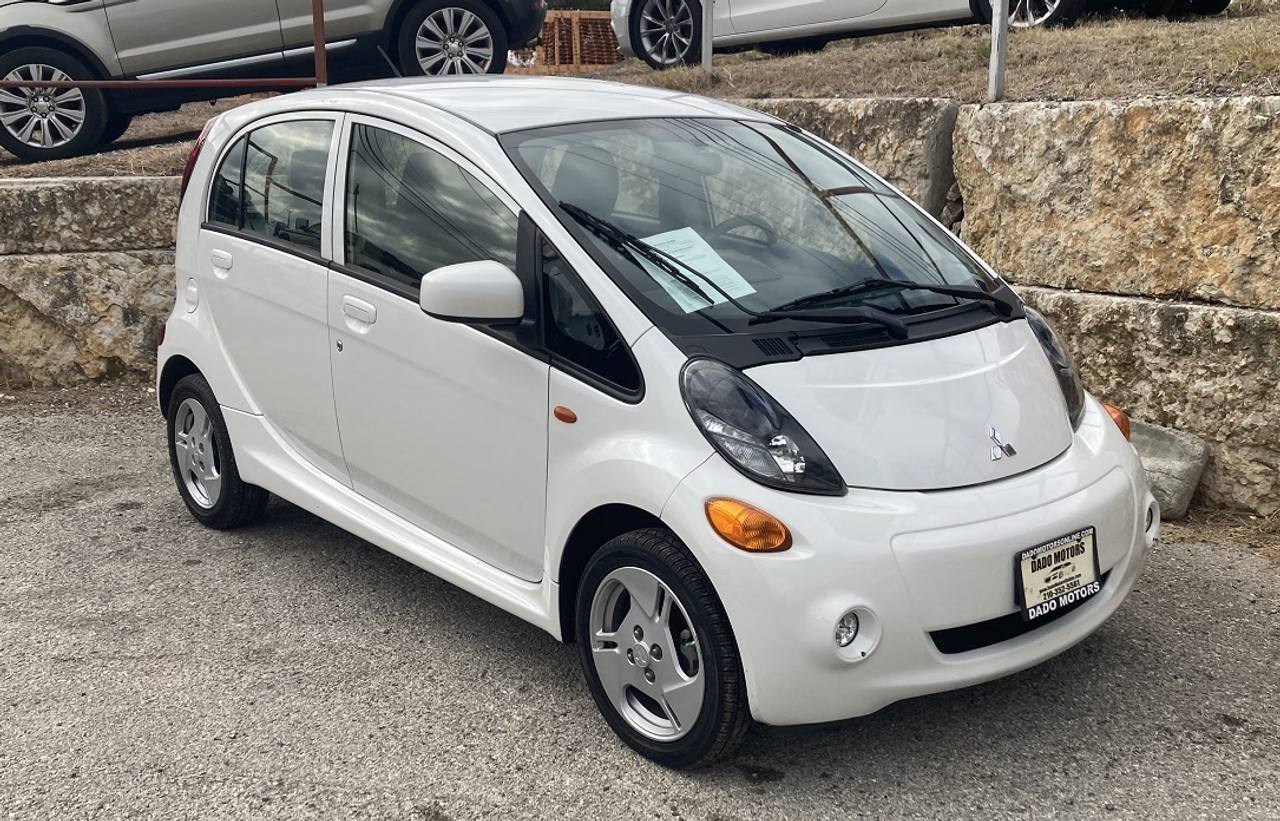 View vehicle photo 7