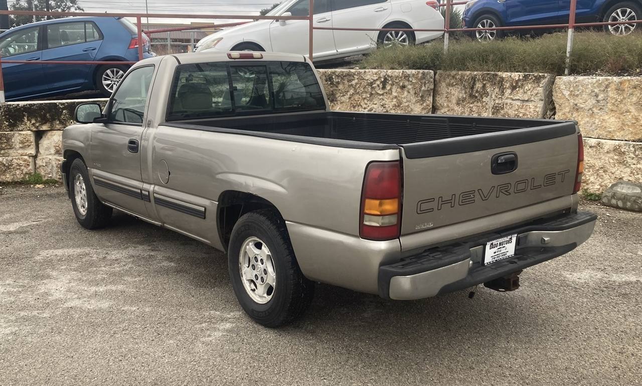 View vehicle photo 3