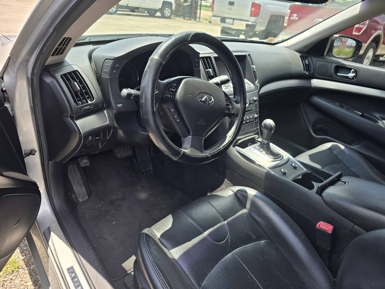 View vehicle photo 7