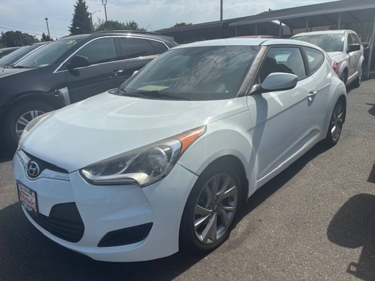 White 2016 Hyundai Veloster Coupe Front-Wheel Drive Manual