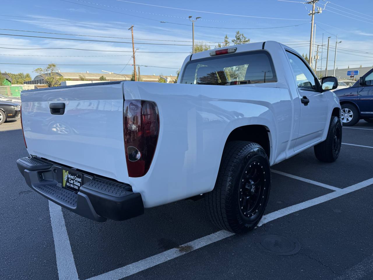 View vehicle photo 3
