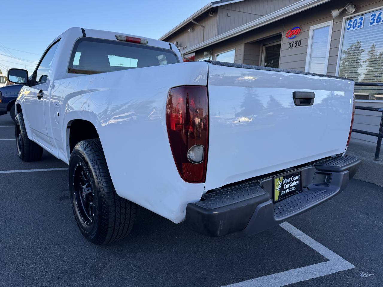 View vehicle photo 4