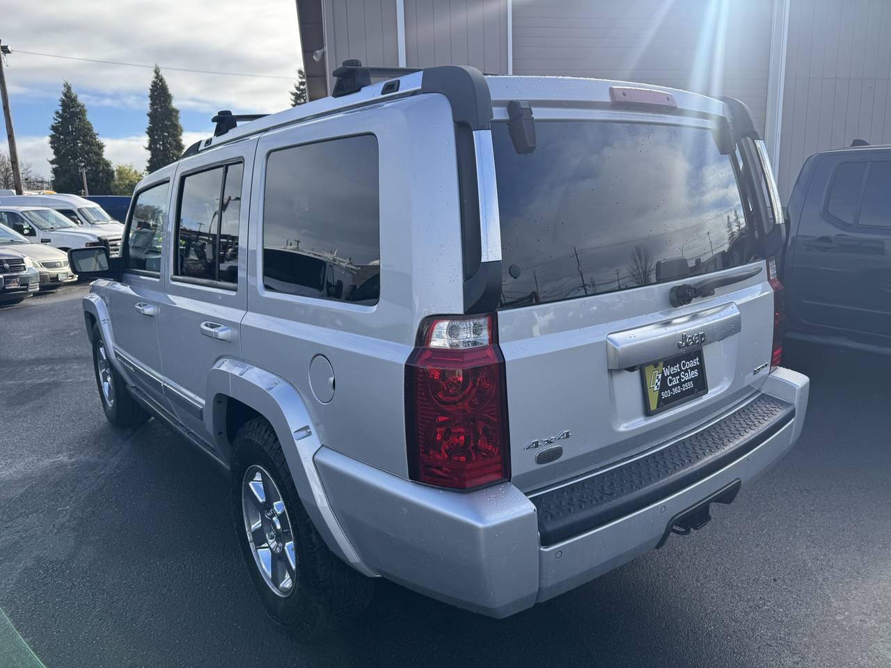 View vehicle photo 4