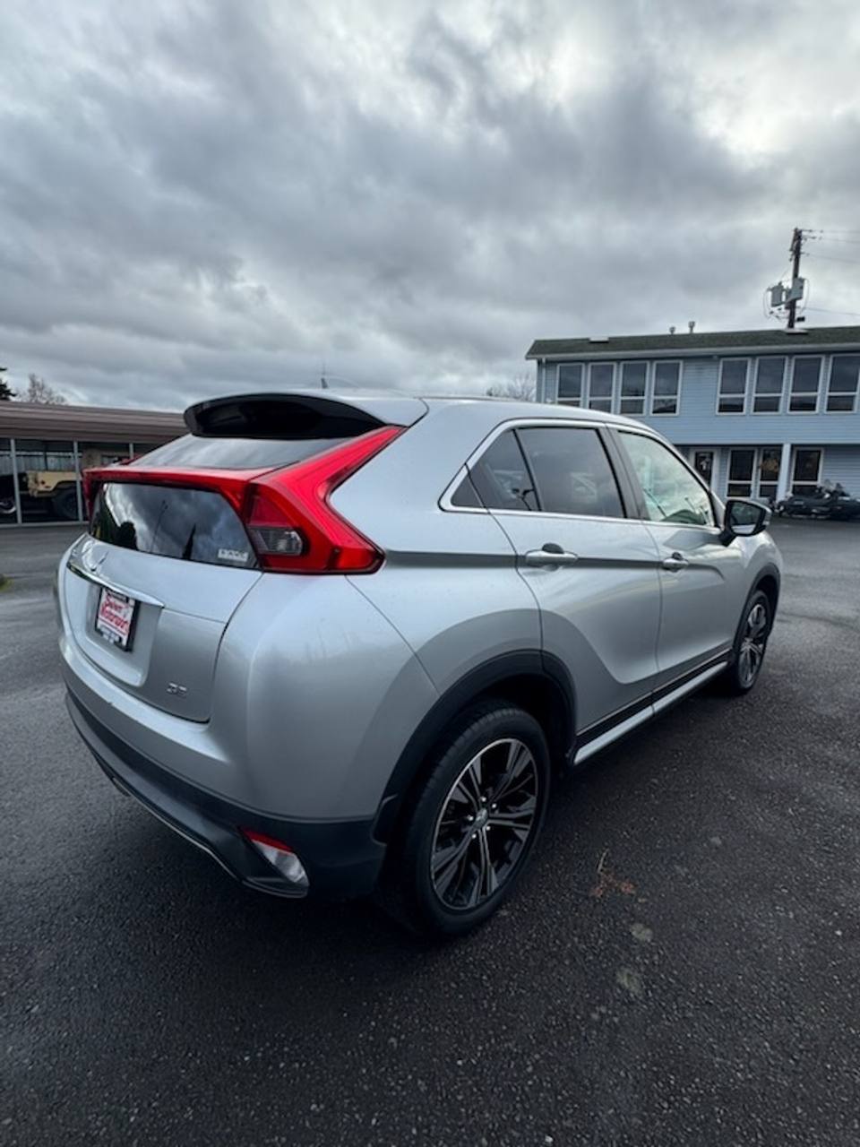 View vehicle photo 5