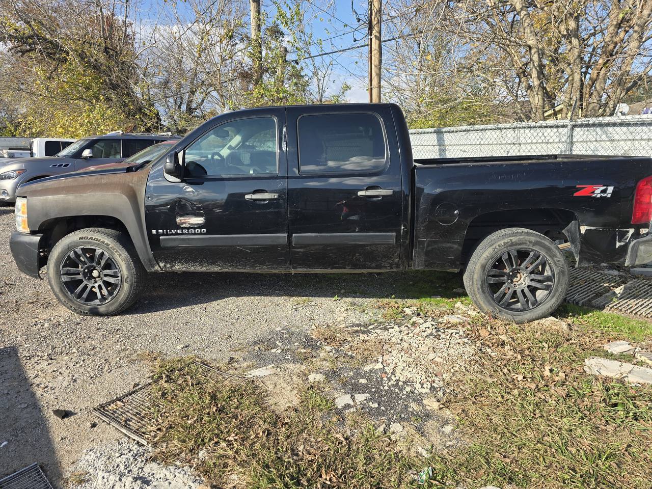 View vehicle photo 4