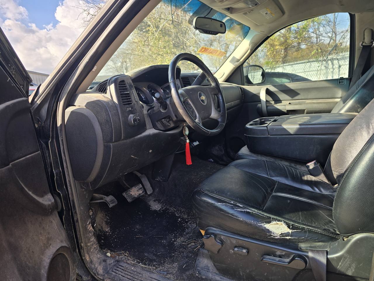 View vehicle photo 7