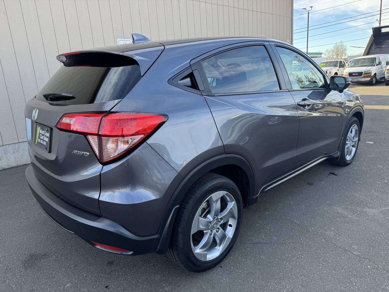 View vehicle photo 3