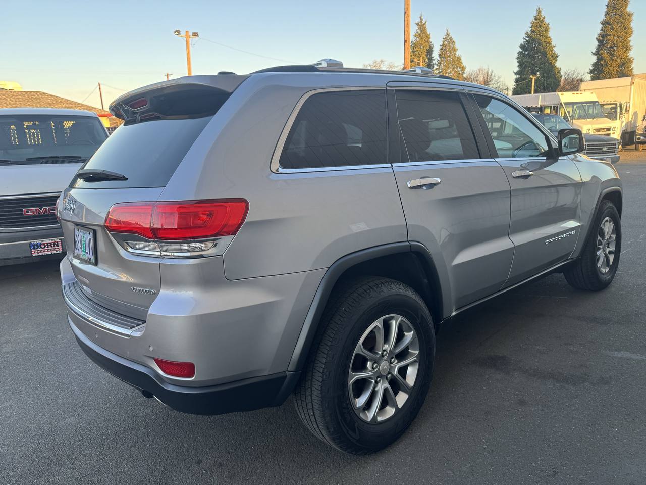 View vehicle photo 3