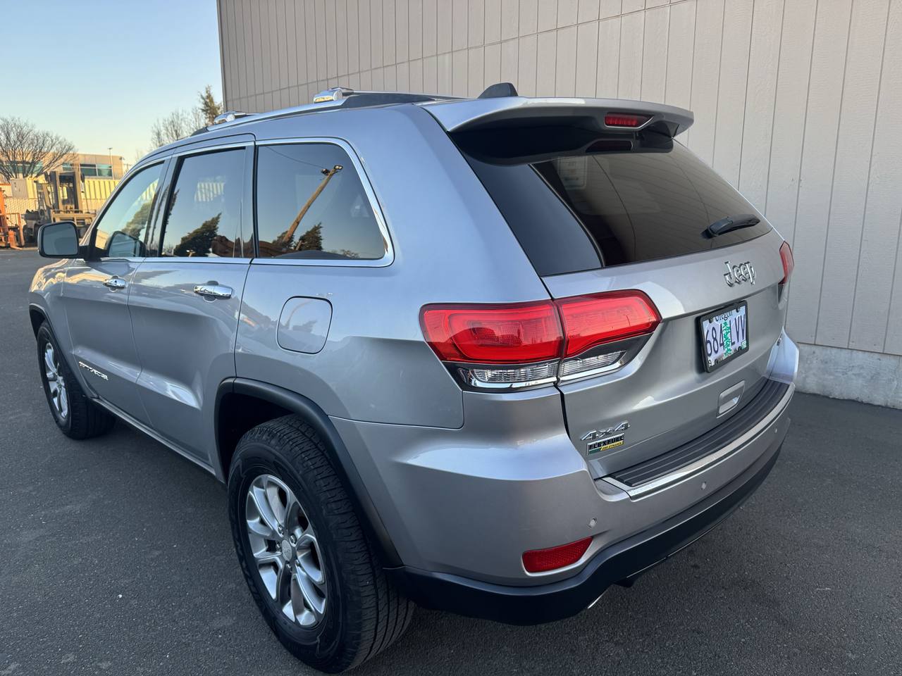 View vehicle photo 4