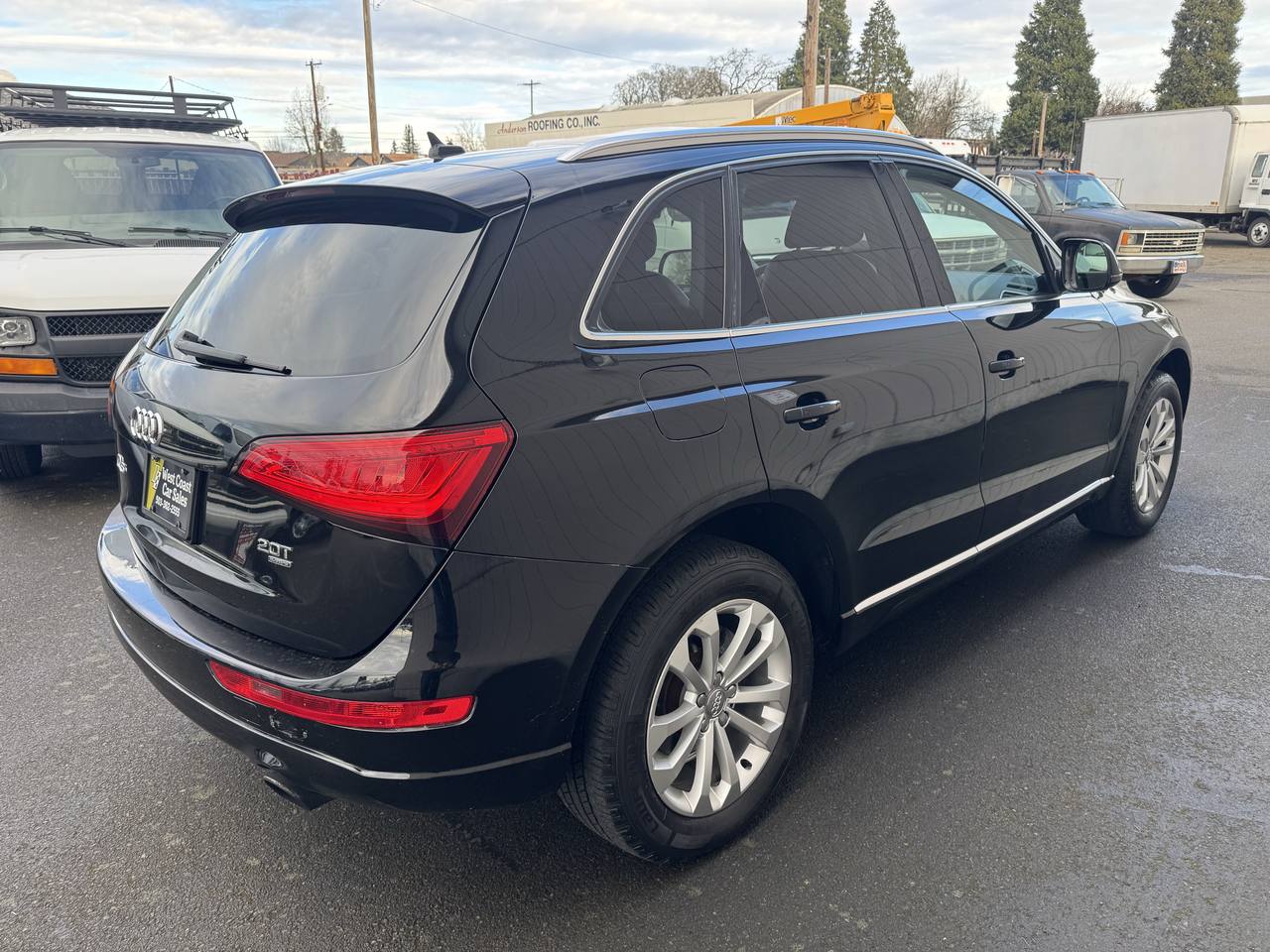 View vehicle photo 3