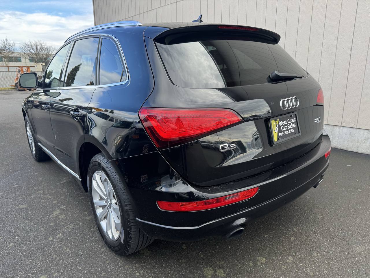 View vehicle photo 4