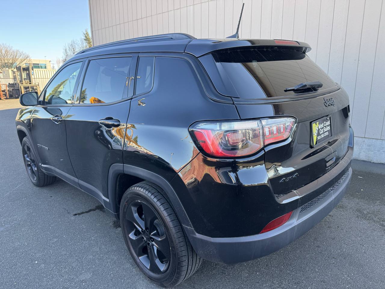 View vehicle photo 4