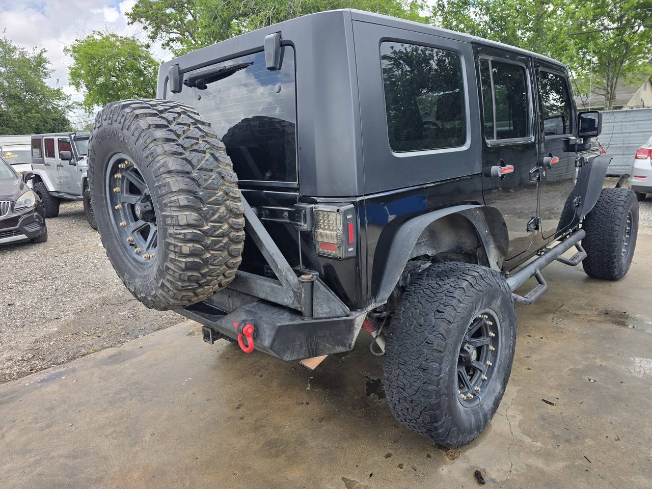 View vehicle photo 5