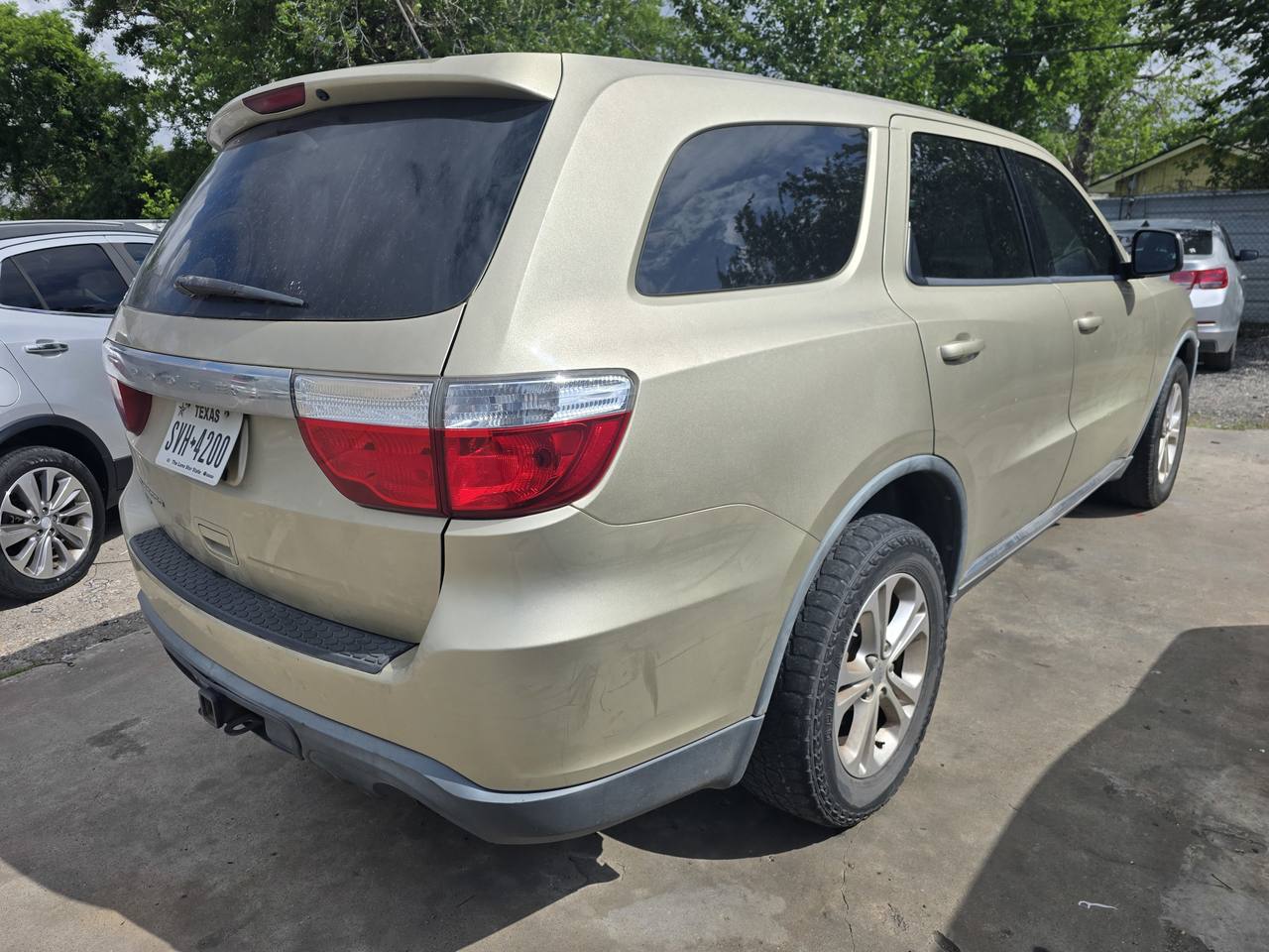 View vehicle photo 4