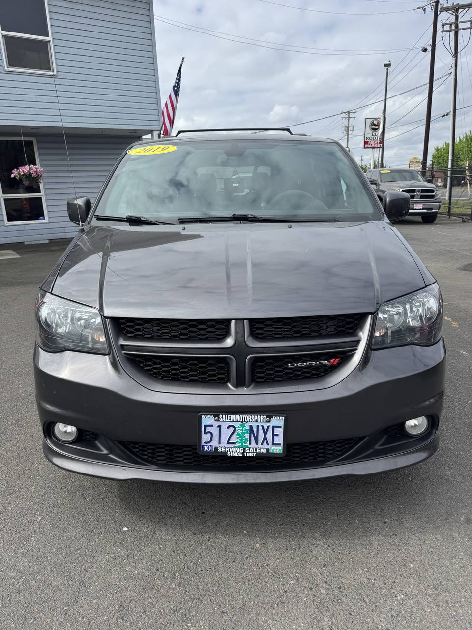 View vehicle photo 2