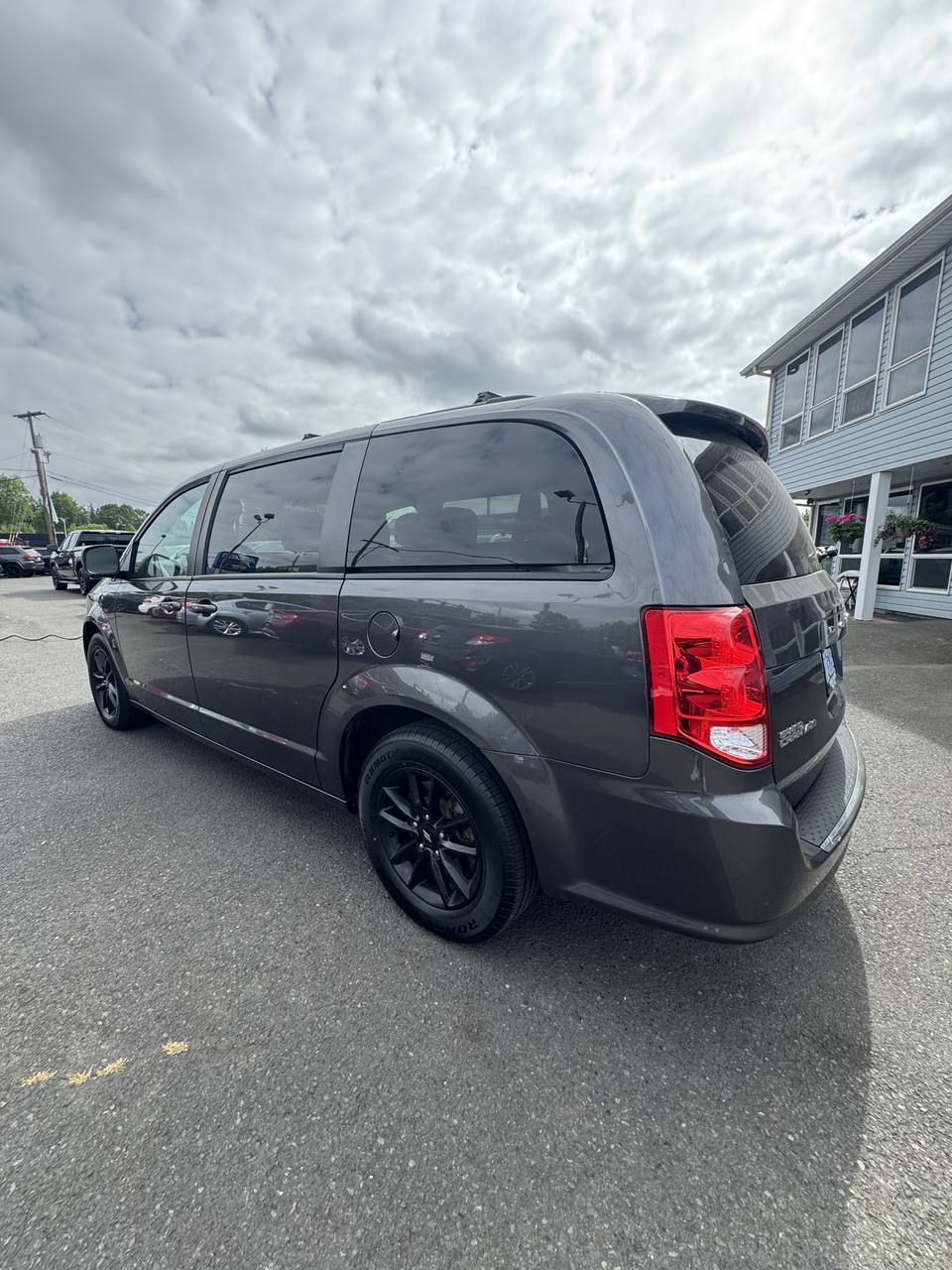 View vehicle photo 5