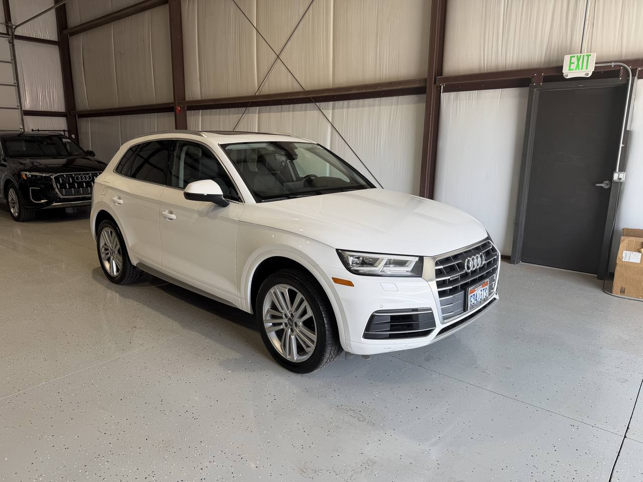 View vehicle photo 2
